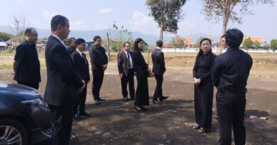 ให้การต้อนรับและให้ข้อมูล รอง เลขาธิการ กพฐ. ลงพื้นที่ ติดตามการจัดสร้างบ้านพักครู